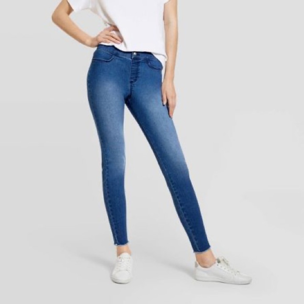 NWT Medium Wash Denim Mid-Rise Frayed Edge Leggings - Hue Studio - Picture 12 of 13